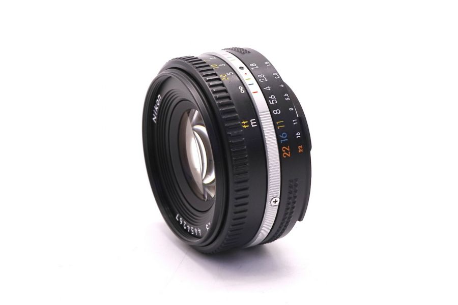 Nikon 50mm f/1.8 Nikkor в упаковке