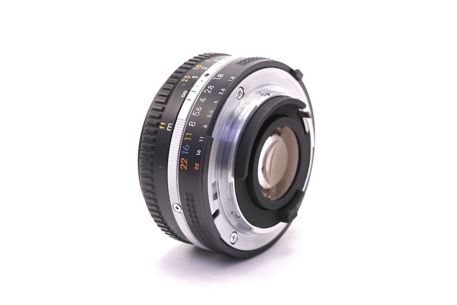 Nikon 50mm f/1.8 Nikkor в упаковке