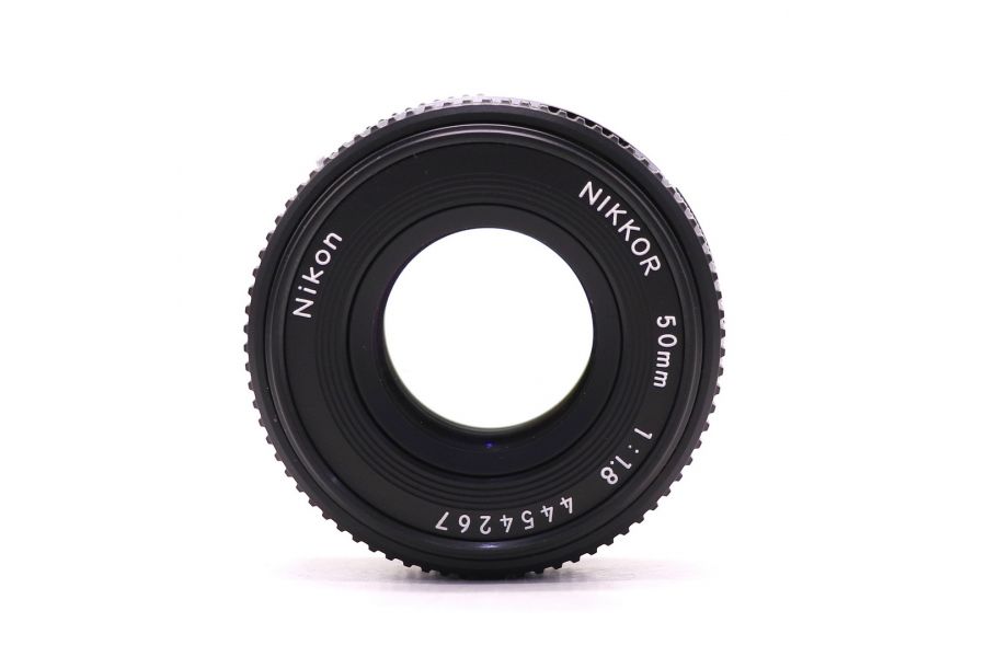 Nikon 50mm f/1.8 Nikkor в упаковке