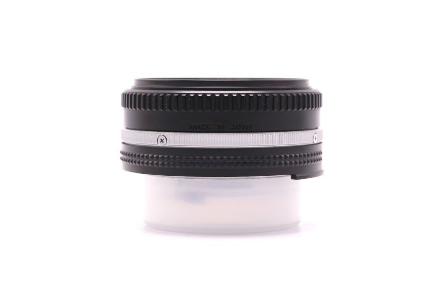 Nikon 50mm f/1.8 Nikkor в упаковке