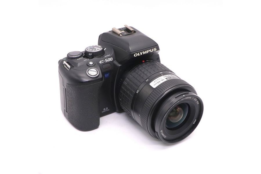 Olympus E-500 kit 14-45mm f/3.5-5.6 (пробег 11500 кадров)