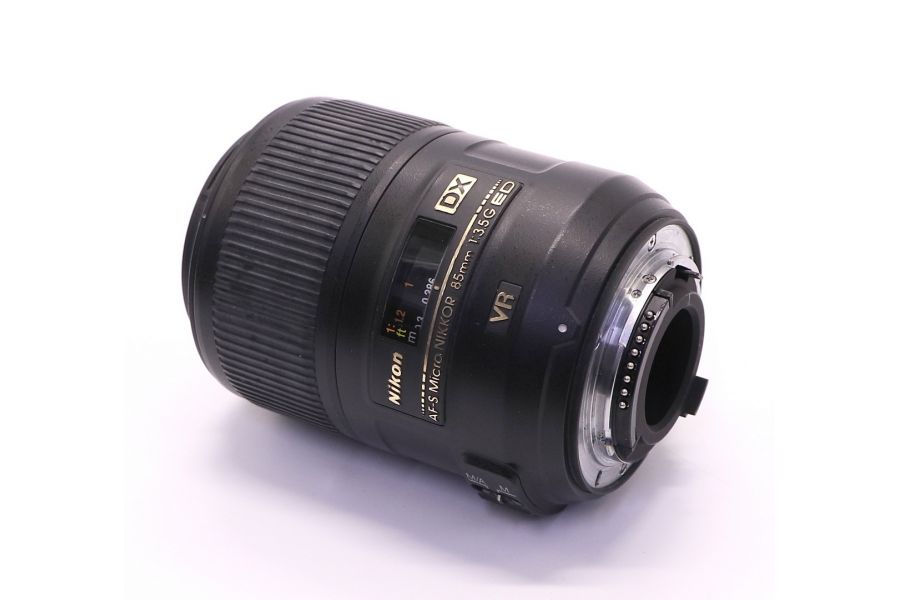 Nikon 85mm f/3.5G ED AF-S DX VR Micro Nikkor