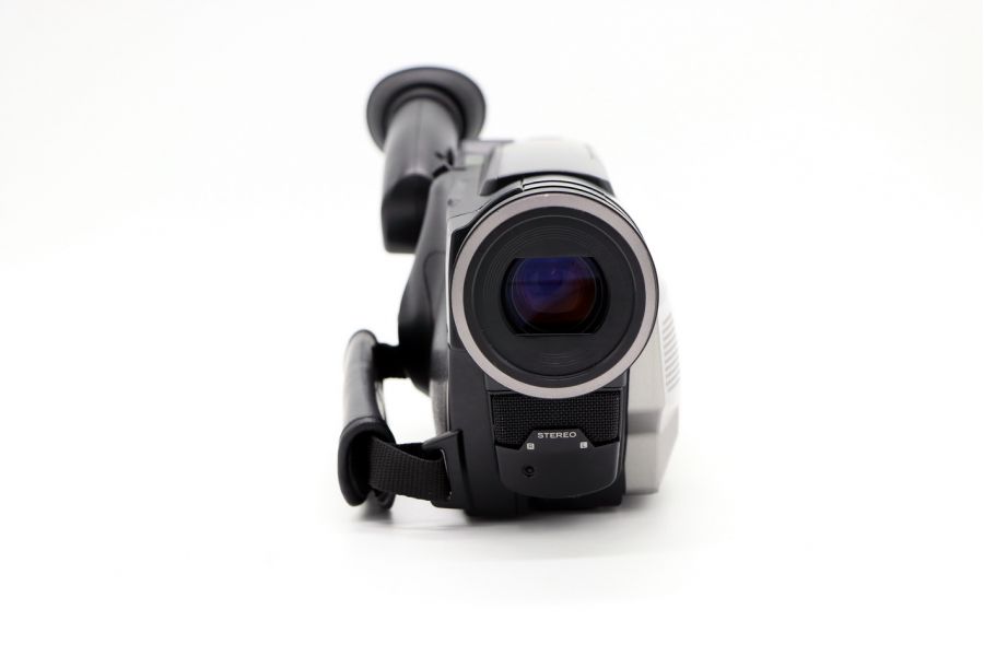 Видеокамера Hitachi VM-H835LE