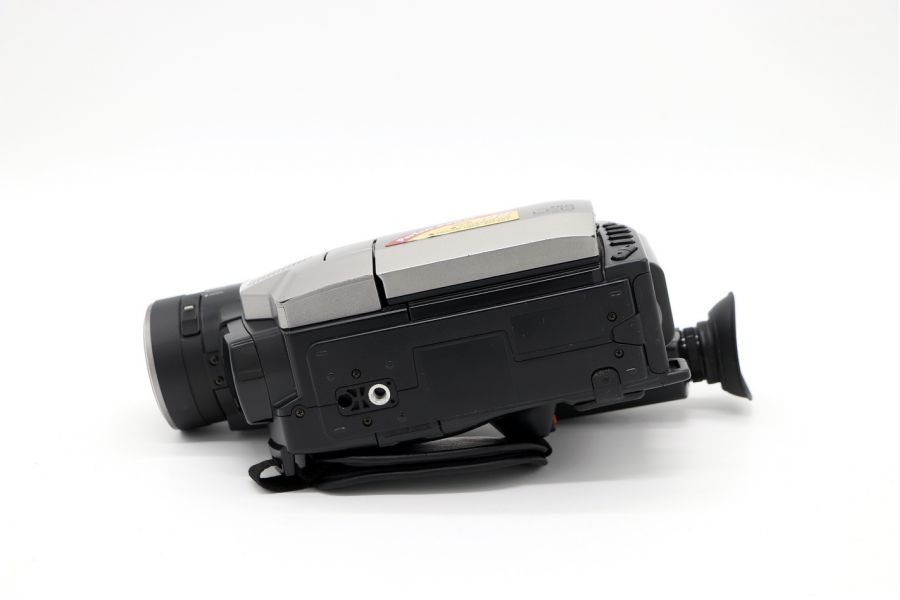 Видеокамера Hitachi VM-H835LE