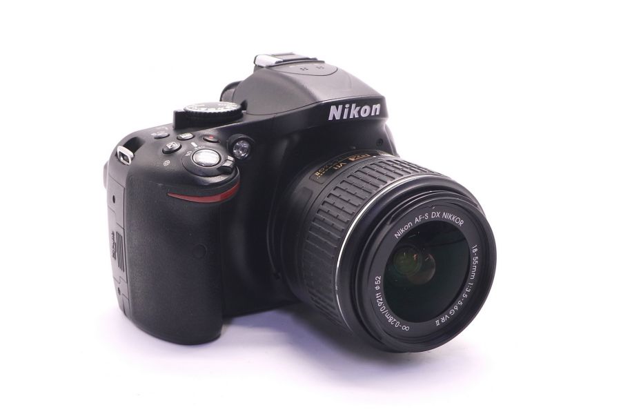 Nikon D5200 kit в упаковке (пробег 600 кадров)