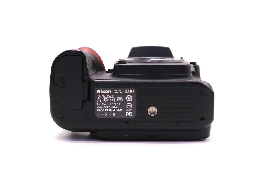Nikon D90 body в упаковке (пробег 4500 кадров)