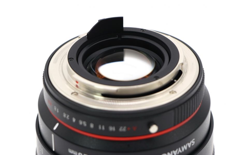 Samyang 20mm f/1.8 ED AS UMC Pentax K в упаковке