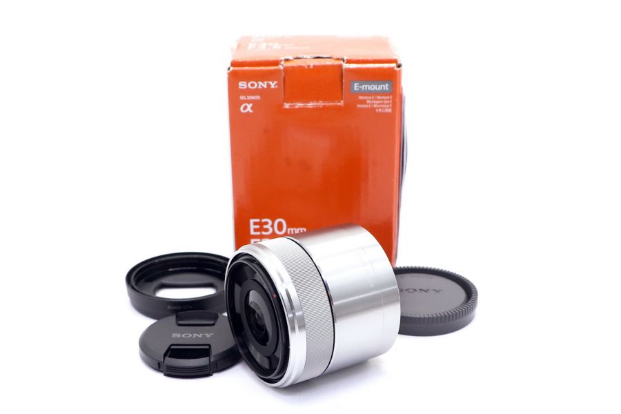 Sony 30mm f/3.5 Macro (SEL30M35) в упаковке