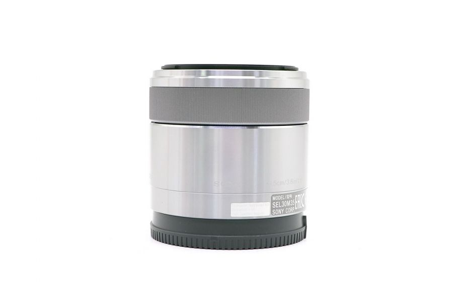 Sony 30mm f/3.5 Macro (SEL30M35) в упаковке