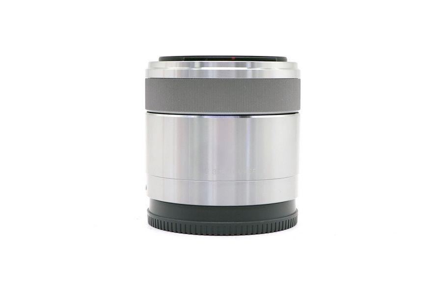 Sony 30mm f/3.5 Macro (SEL30M35) в упаковке