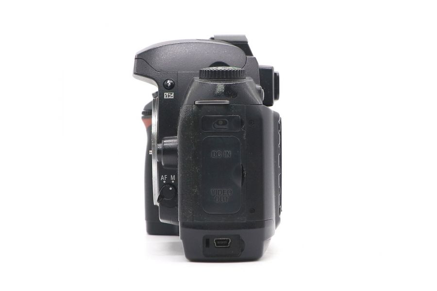Nikon D70s body в упаковке (пробег 145 кадров)
