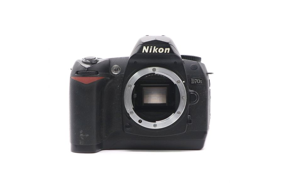 Nikon D70s body в упаковке (пробег 145 кадров)