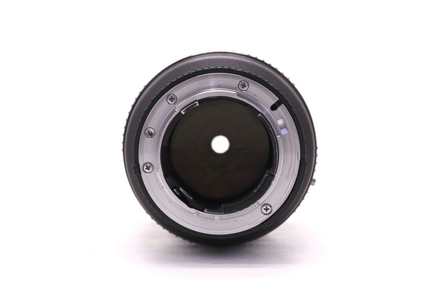 Объектив Nikon 135mm f/2D DC-Nikkor (Japan, 2013)