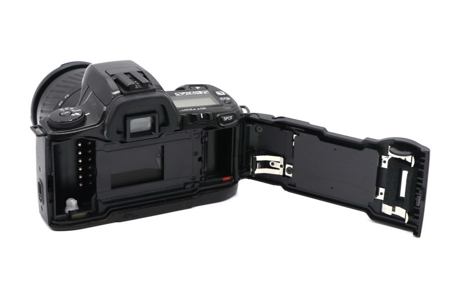 Minolta Maxxum HTsi + Minolta AF Zoom 28-80mm f/3.5-5.6