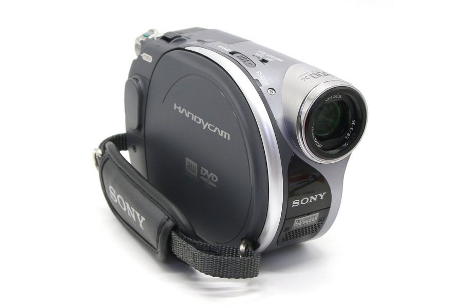 Видеокамера Sony DCR-DVD205E