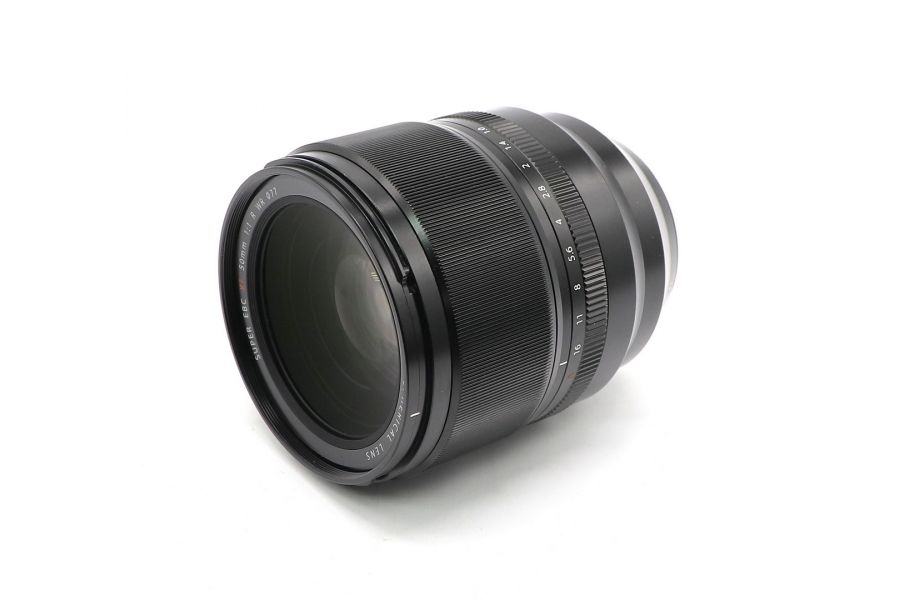 Fujifilm XF 50mm f/1 R WR в упаковке