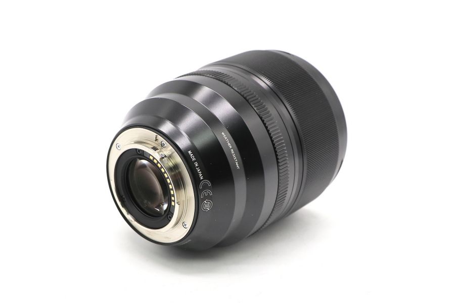 Fujifilm XF 50mm f/1 R WR в упаковке