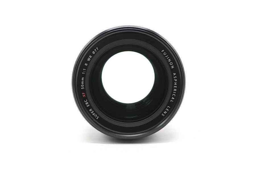 Fujifilm XF 50mm f/1 R WR в упаковке