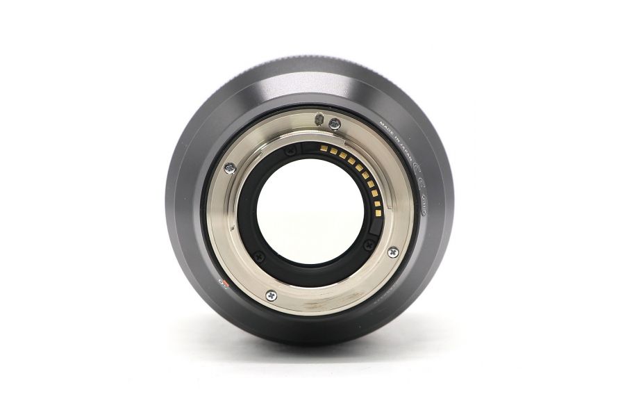 Fujifilm XF 50mm f/1 R WR в упаковке