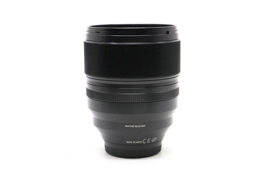 Fujifilm XF 50mm f/1 R WR в упаковке