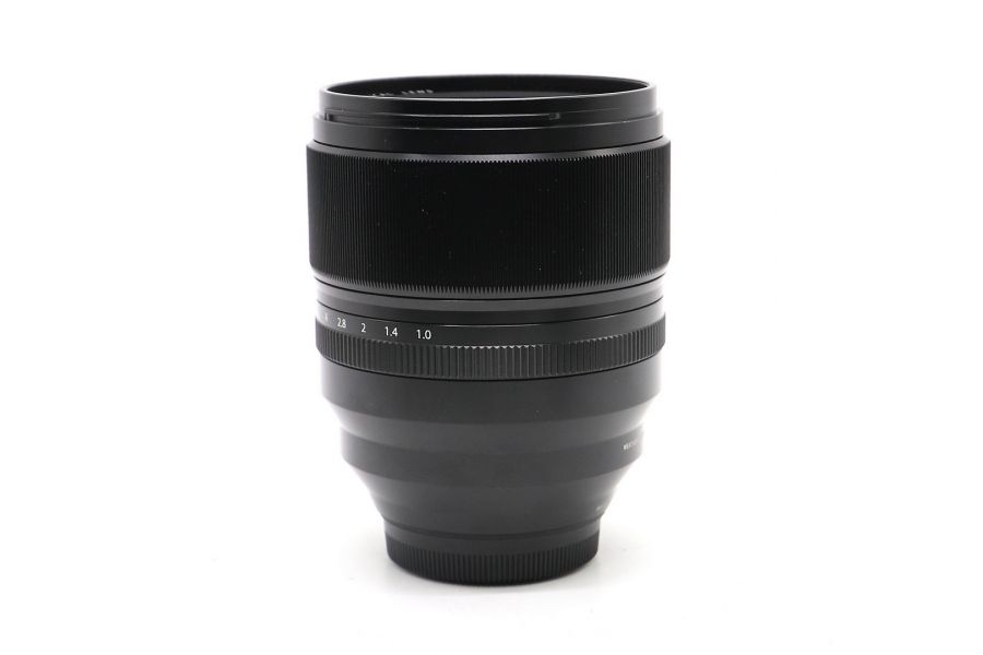 Fujifilm XF 50mm f/1 R WR в упаковке