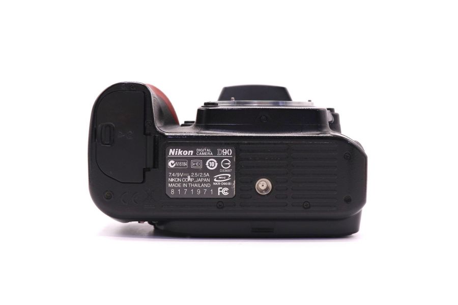 Nikon D90 body (пробег 141000 кадров)