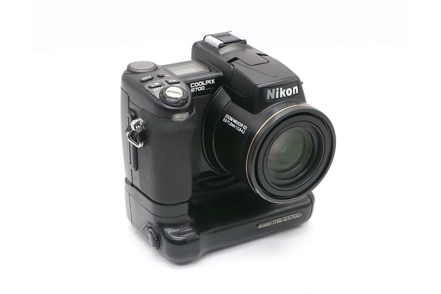 Nikon Coolpix E8700 + MB-E5700