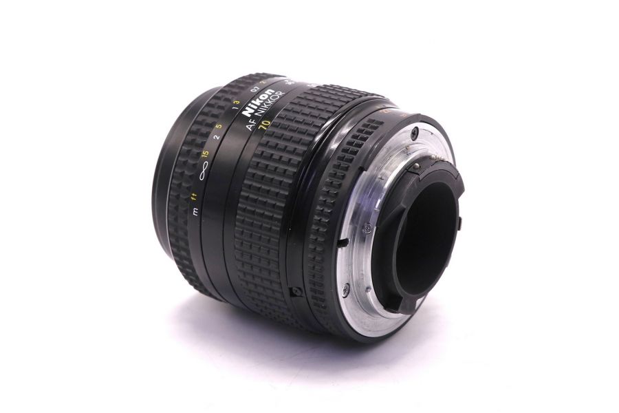 Nikon 35-70mm f/3.3-4.5 AF Nikkor (MKII) (Japan)
