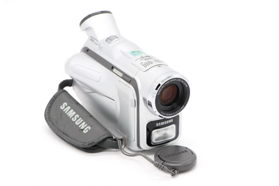 Видеокамера Samsung VP-D103i