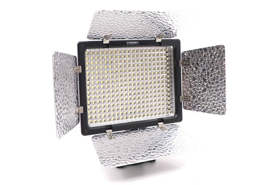 Светодиодный осветитель Yongnuo YN300 III