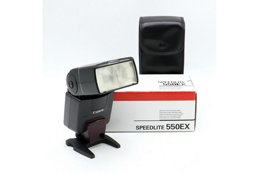 Фотовспышка Canon Speedlite 550EX в упаковке