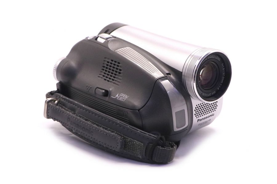 Видеокамера Panasonic NV-GS27 в упаковке