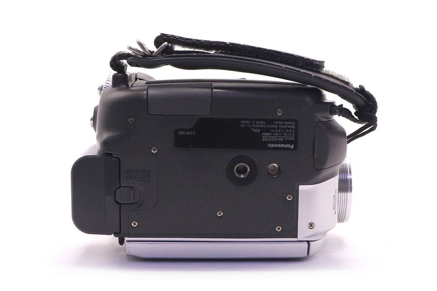 Видеокамера Panasonic NV-GS27 в упаковке