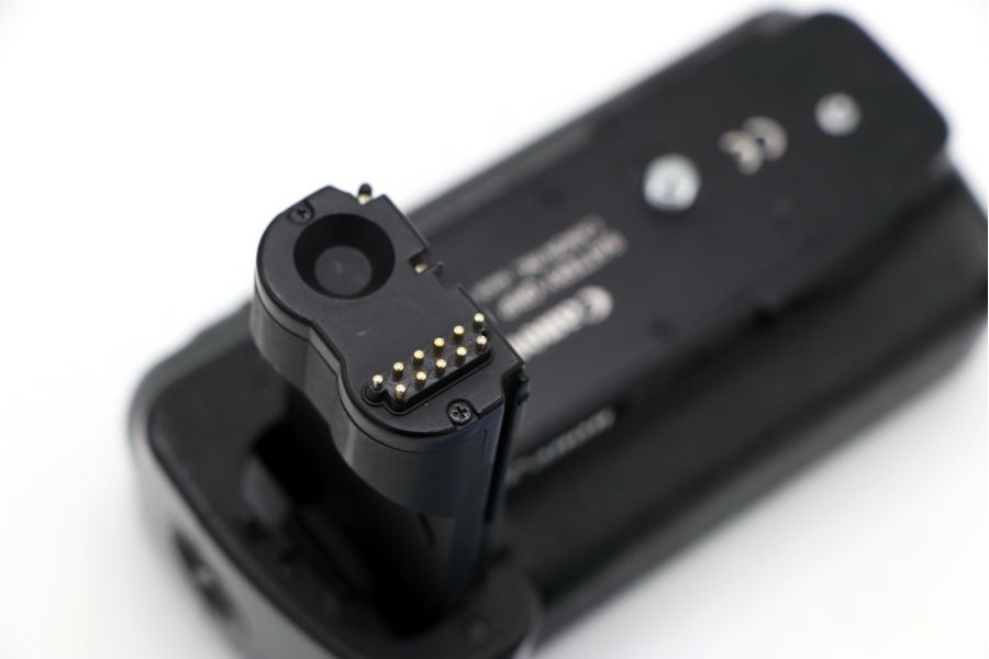 Батарейная ручка Canon BG-E2