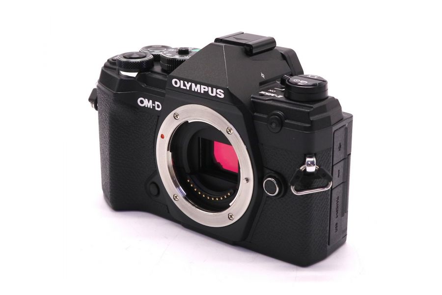 Olympus OM-D E-M5 III body в упаковке (пробег 4900 кадров)