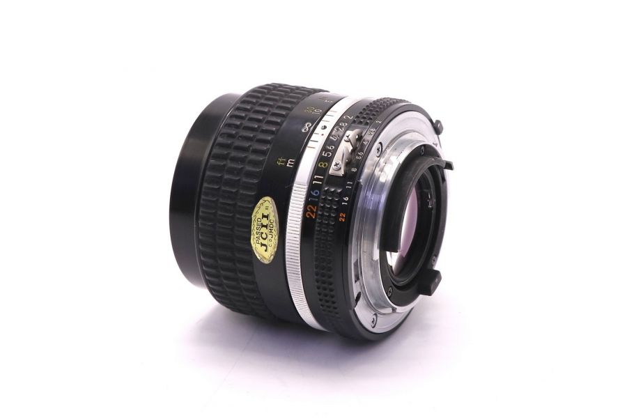 Nikon 85mm f/2 Nikkor