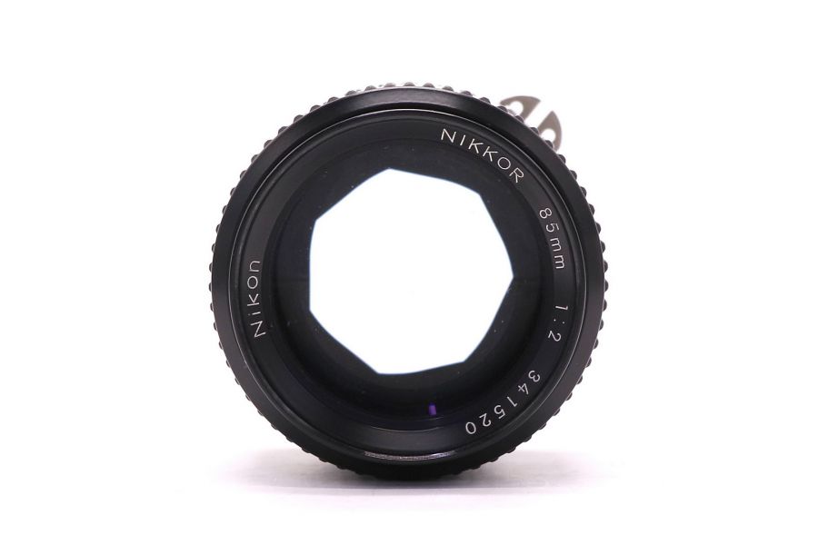 Nikon 85mm f/2 Nikkor