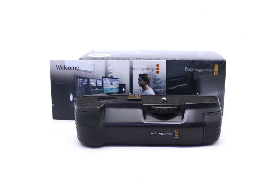 Батарейная ручка Blackmagic Pocket Camera Battery Pro Grip в упаковке