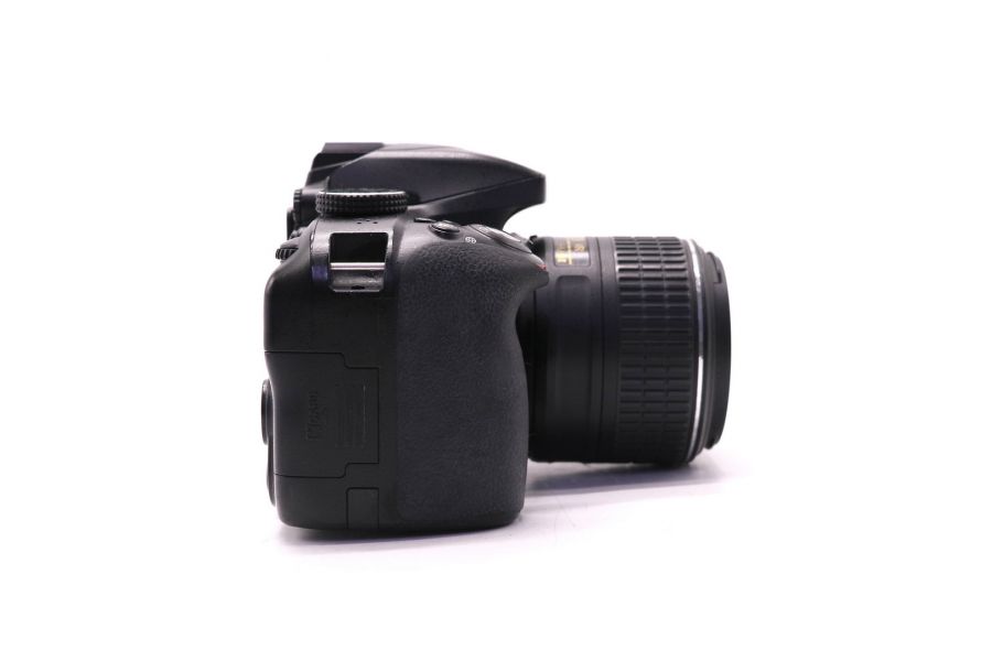 Nikon D3300 kit (пробег 23690 кадров)