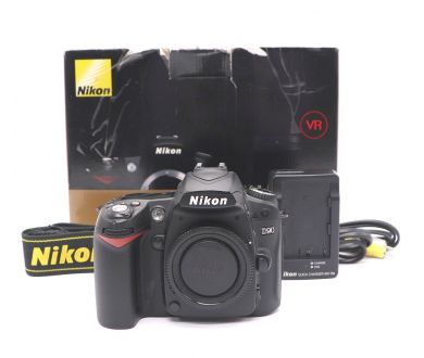 Nikon D90 body в упаковке (пробег 21755 кадров)