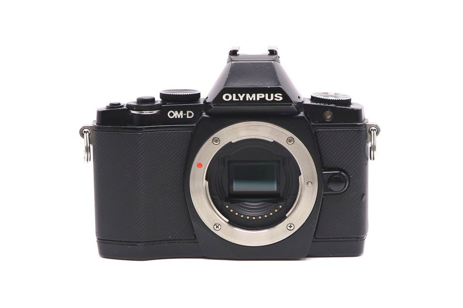 Olympus OM-D E-M5 body (пробег 46075 кадров)