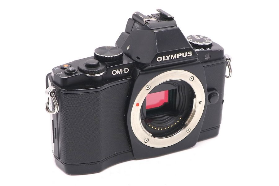 Olympus OM-D E-M5 body (пробег 46075 кадров)