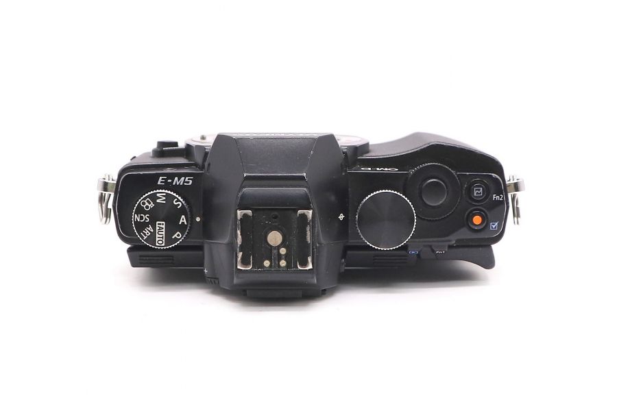 Olympus OM-D E-M5 body (пробег 46075 кадров)