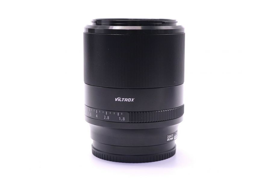 Viltrox AF 28mm f/1.8 E-mount в упаковке