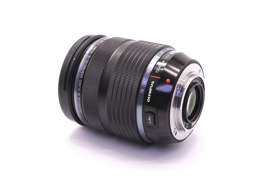 Olympus M.Zuiko Digital 12-40mm f/2.8 PRO в упаковке