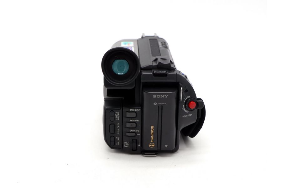 Видеокамера Sony CCD-TRV64E