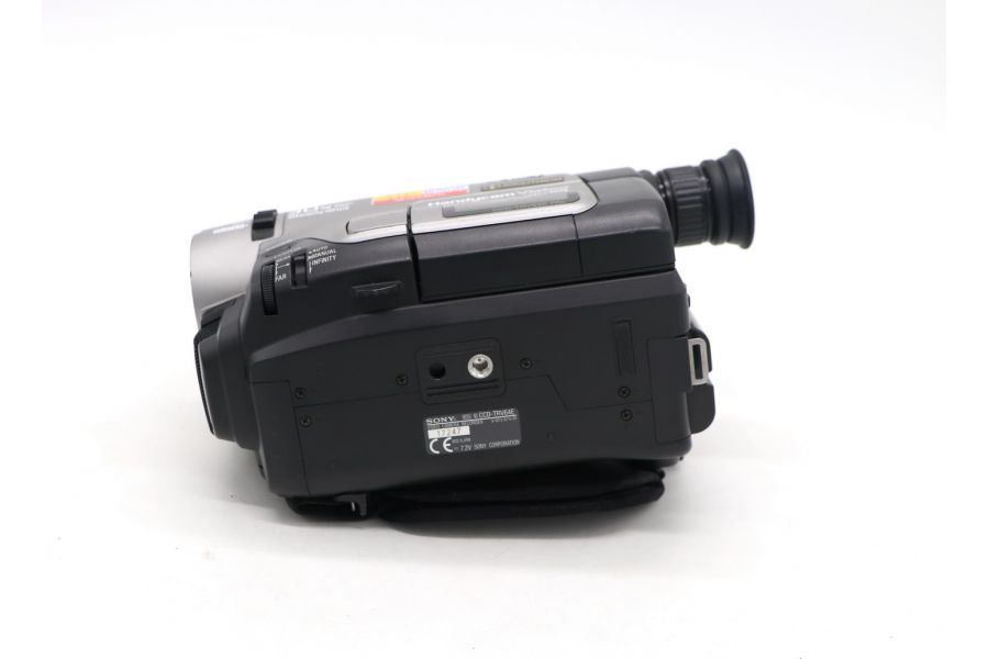 Видеокамера Sony CCD-TRV64E