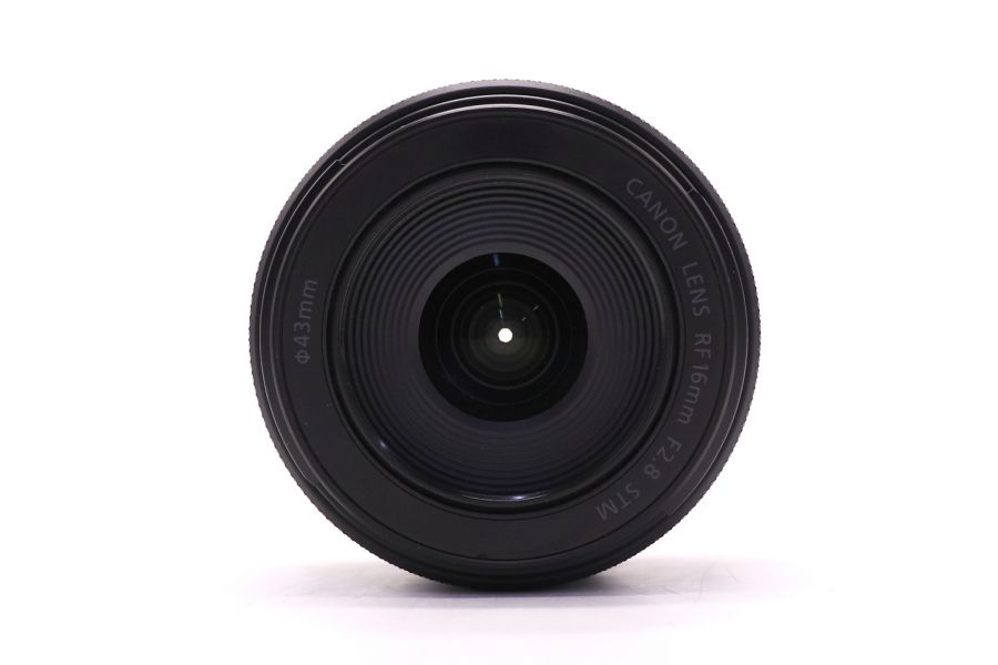 Объектив Canon RF 16mm f/2.8 STM в упаковке