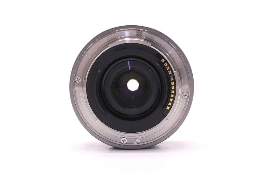 Объектив Canon RF 16mm f/2.8 STM в упаковке