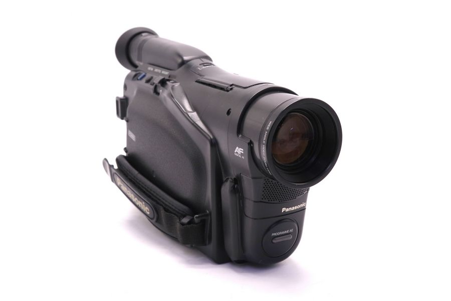 Видеокамера Panasonic NV-RX10EN в упаковке